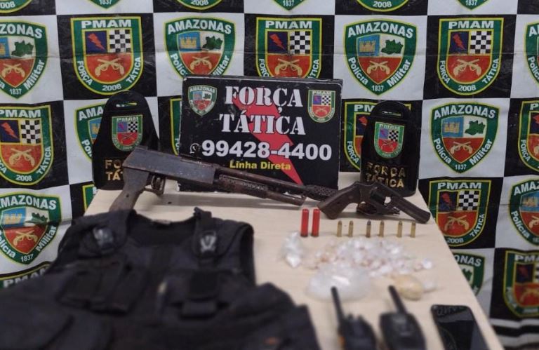 Segurança de boca de fumo é preso com armas e drogas em Manaus