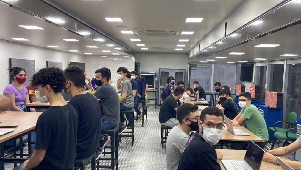 Projeto recebe 200 novos bolsistas dos cursos de engenharia da UEA