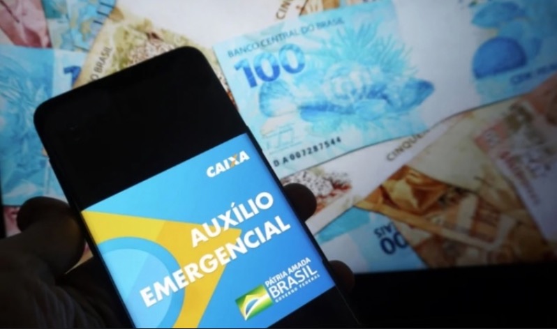 Número de famílias que recebem auxílio subiu na pandemia, diz IBGE