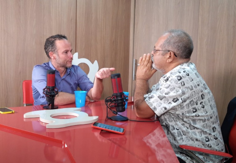 Fisioterapeuta fala sobre bototerapia com crianças deficientes em Manaus