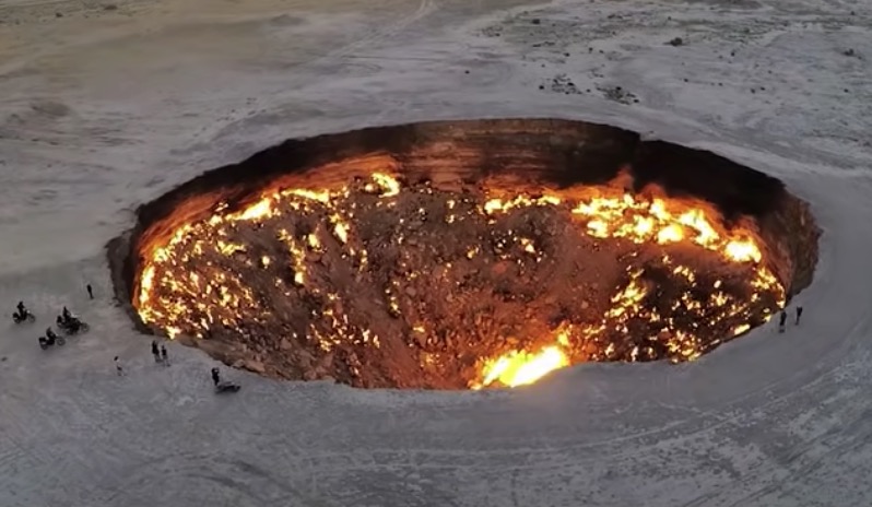 Ditador do Turcomenistão planeja 'apagar' fogo do 'Portal do Inferno'