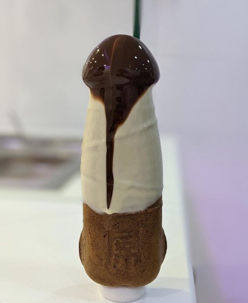 Loja de crepes em forma de pênis e vagina faz sucesso na web