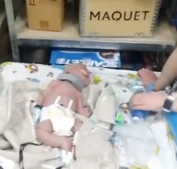 Recém-nascidos são levados para abrigo antibomba na Ucrânia; veja vídeo