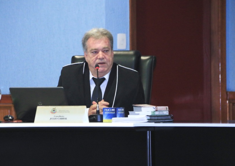 Conselheiro mais antigo do TCE-AM, Júlio Cabral se aposenta