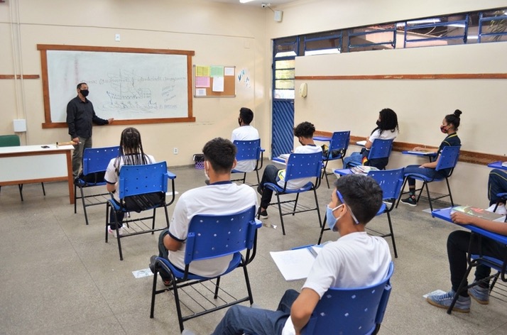 Governo anuncia promoções para 2 mil professores e pedagogos do Amazonas