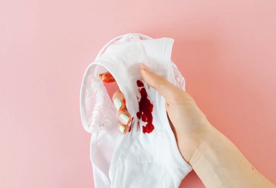 Estudo indica aumento no sangramento menstrual após vacina contra Covid-19