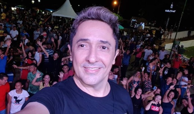 Tom Cleber faz show beneficente neste sábado em Manaus