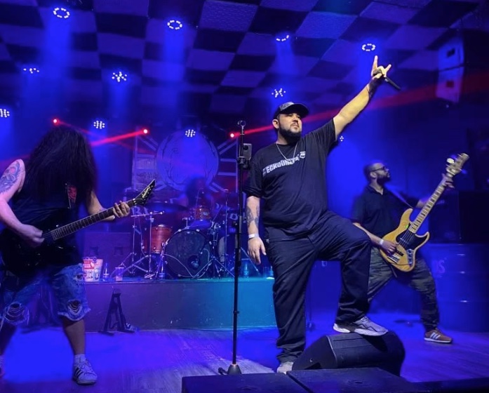 Banda Fullgas agita Segunda Alternativa com show de rock em Manaus