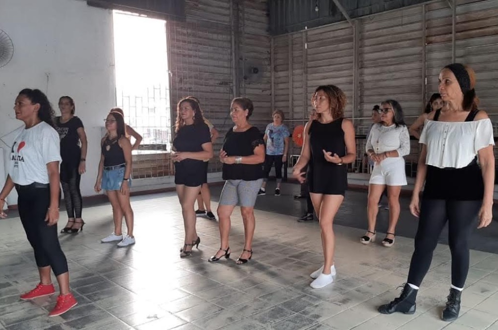 Academia Arte da Dança promove aulão solidário em Manaus