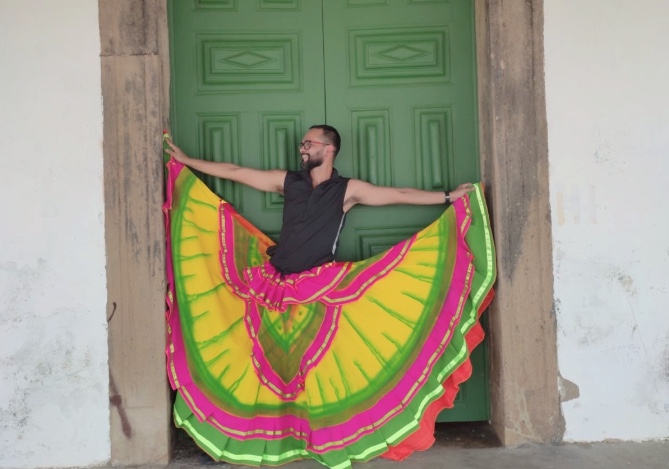 Coreógrafo amazonense ministra oficina de carimbó em evento internacional