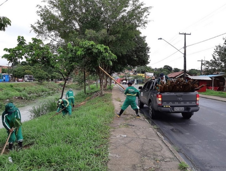 Avenida das Torres e igarapé do passarinho recebem limpeza nesta terça