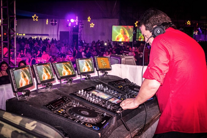 DJ Raidi Rebello comanda Flash Disco Réveillon em Manaus