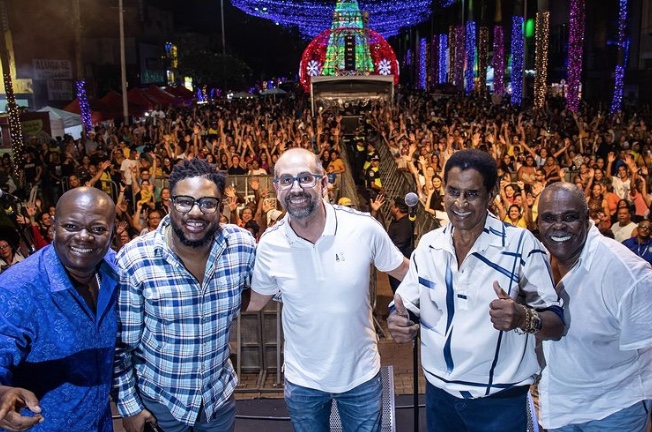 Grupo Fundo de Quintal agita Carnachoeira em Presidente Figueiredo
