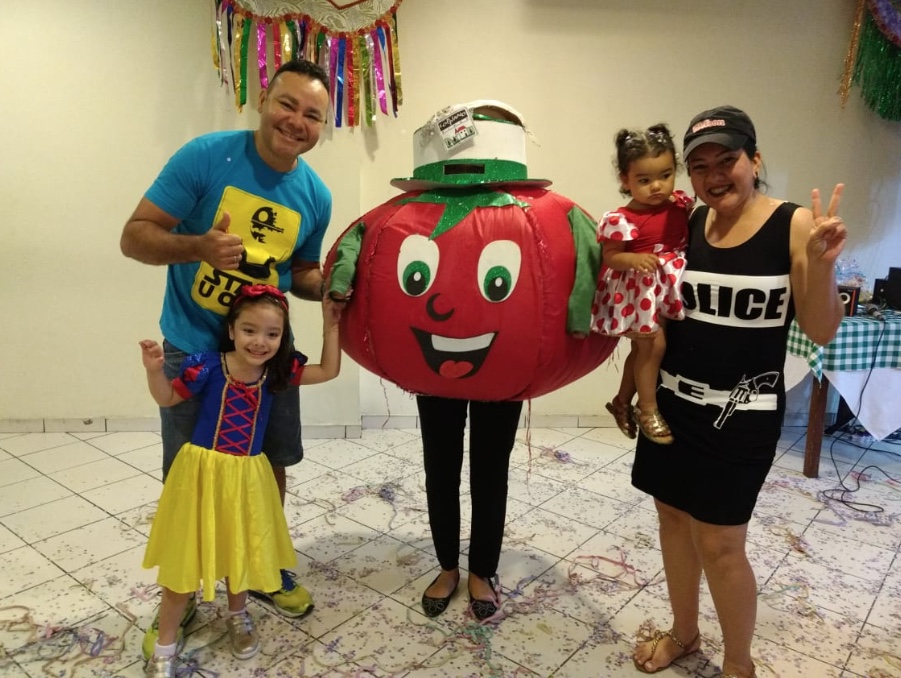 'Tomatinho na Folia' reúne foliões mirins no domingo de Carnaval