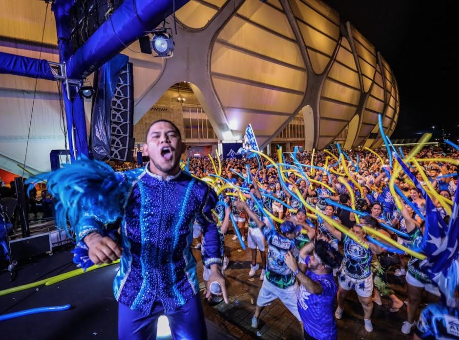'Povo festeiro' abre a temporada de festas do boi Caprichoso em Manaus