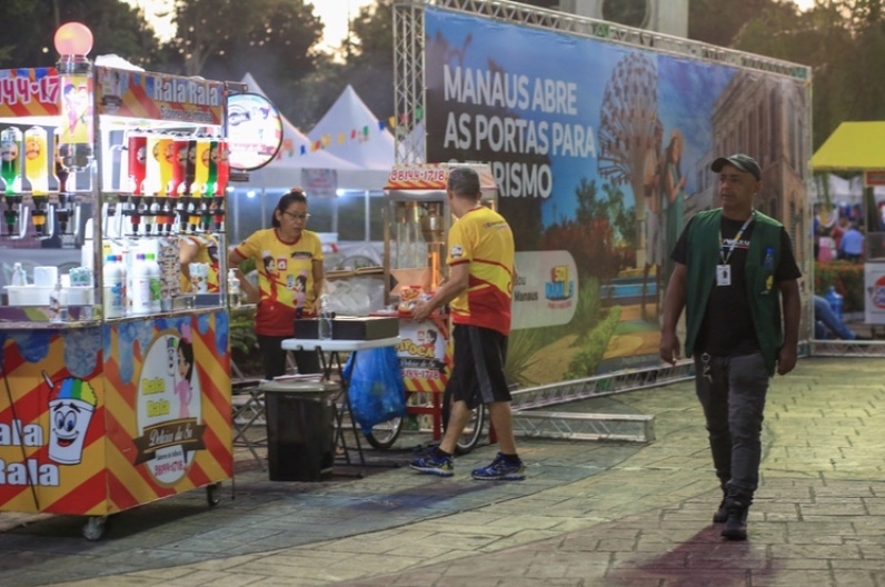 Feira Folclórica conta com danças típicas e gastronomia em Manaus