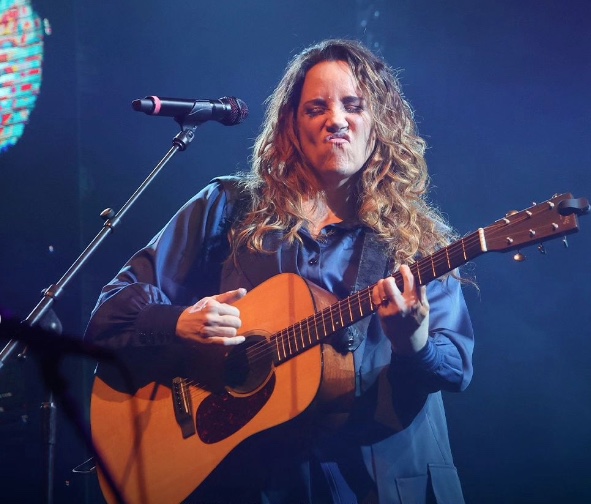 Ana Carolina faz show 'especial Cássia Eller' em Manaus