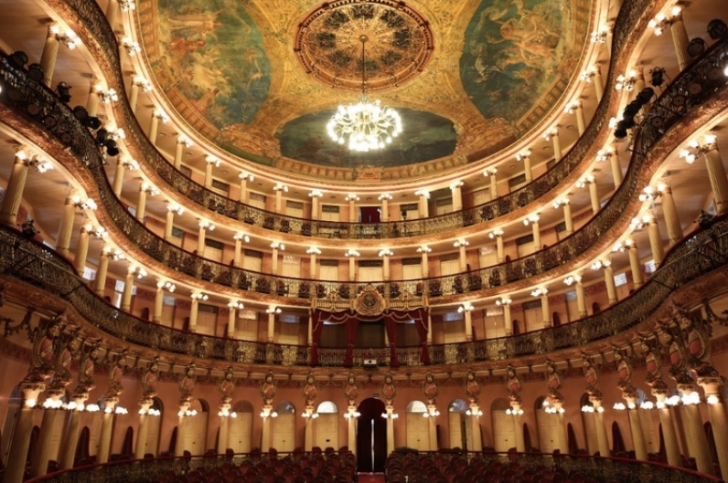 Manaus recebe concerto gratuito com Celso Viáfora no Teatro Amazonas