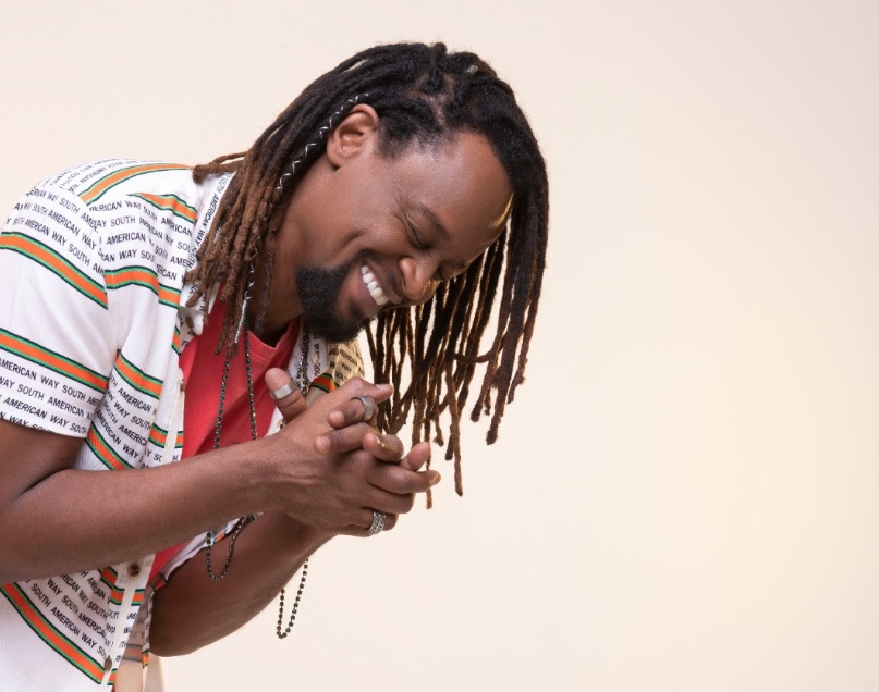 Toni Garrido e Luso Neto agitam Casa de Praia Zezinho Corrêa neste sábado