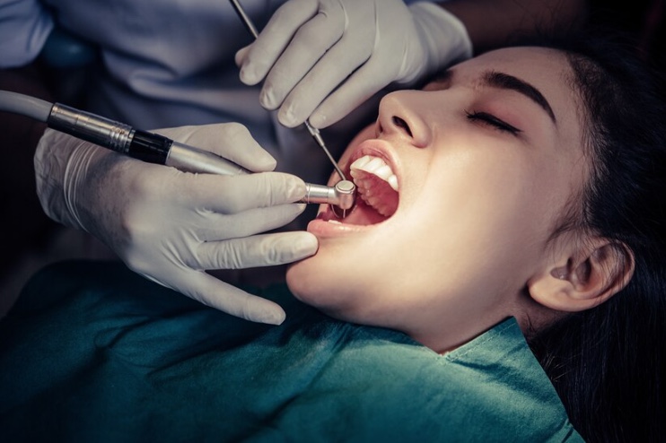 Dentista faz alerta sobre implantes dentários em pacientes diabéticos