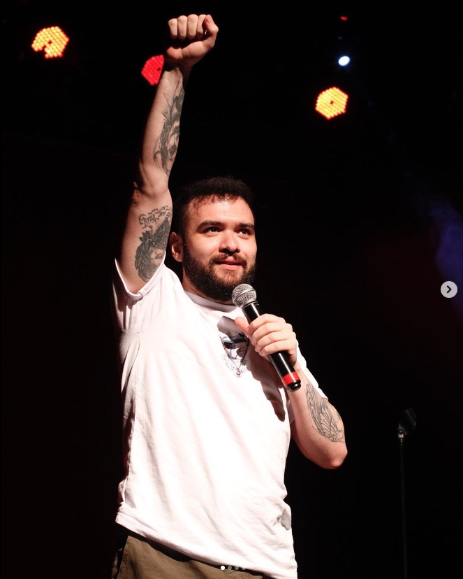 Tiago Santineli volta a Manaus em setembro com novo show stand up