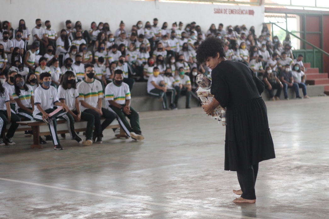 Escolas públicas recebem oficinas e apresentações de dança em Manaus