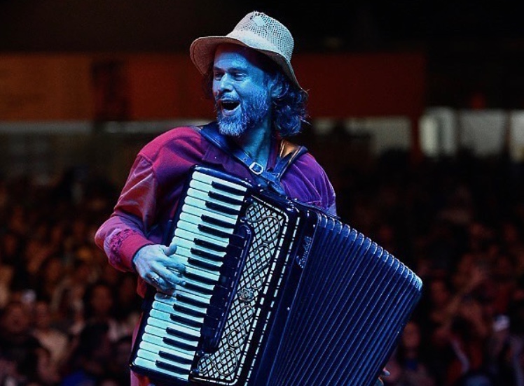 Marcelo Jeneci se apresenta em outubro no Teatro Manauara