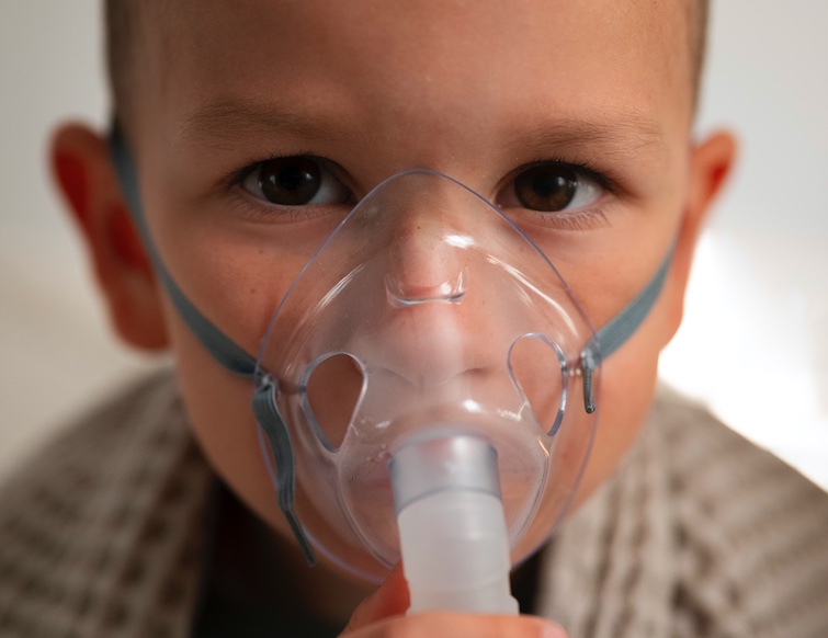 Fumaça expõe crianças a novas doenças respiratórias, alerta especialista