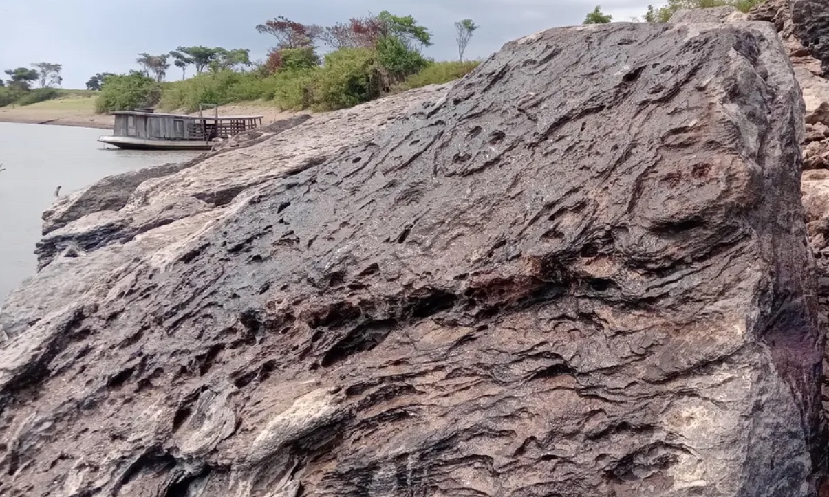 Seca no Amazonas revela gravuras no interior do Estado