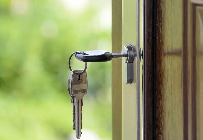 Prorrogada lei que suspende despejos durante a pandemia de Covid-19