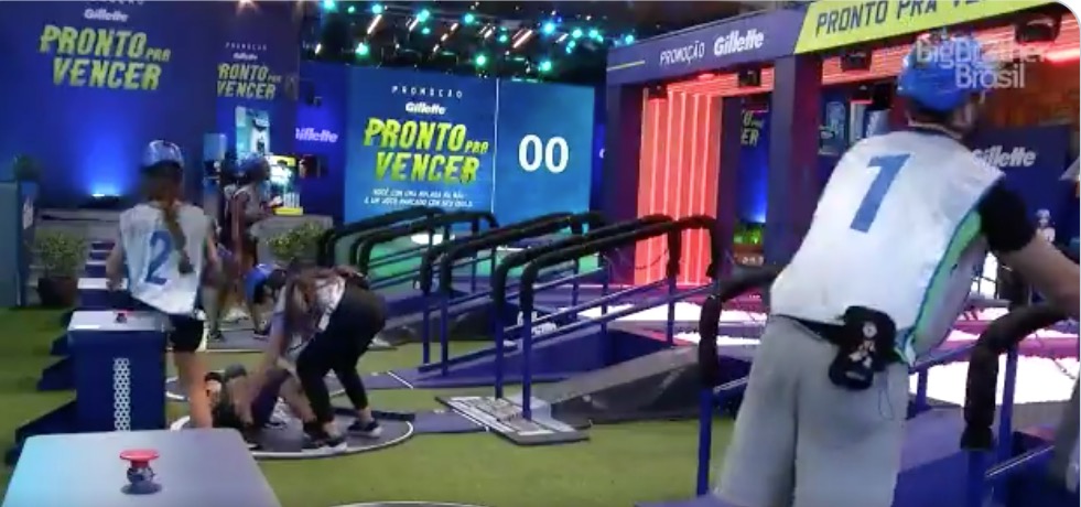 BBB21: Carla passa mal, quase desmaia e Arthur não presta ajuda à sister 