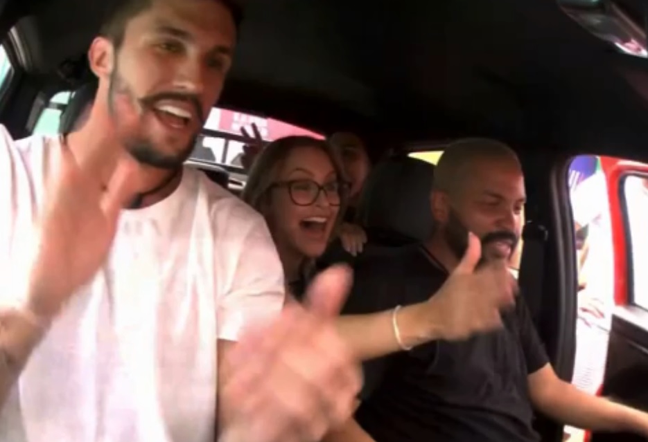 ‘Vamo pra final’ diz Carla a Projota mesmo após ver cenas no paredão falso