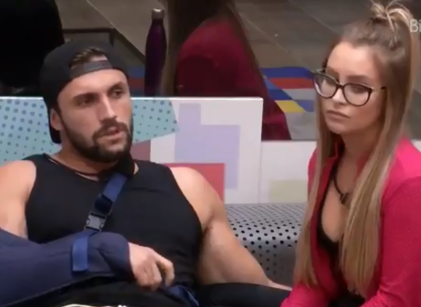 Arthur e Carla têm DR e clima fica tenso entre o casal: 'pareceu minha mãe'