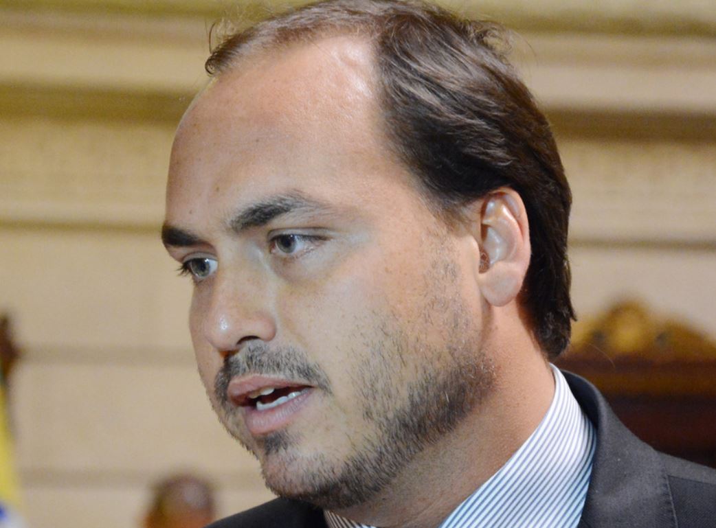 CPI da Covid pode convocar filhos de Bolsonaro para deporem