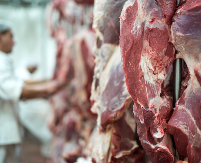 Tarifaço dos EUA derruba preço da carne e do café no Brasil