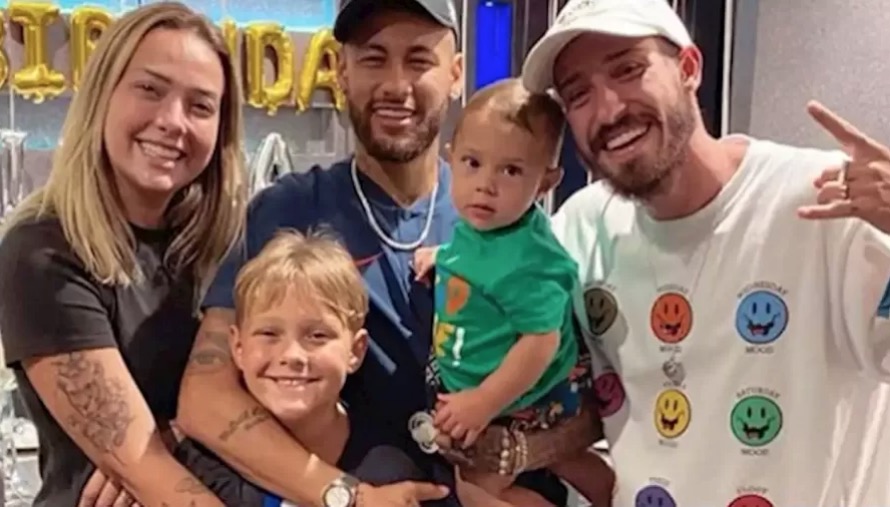 Carol Dantas se muda para Barcelona para aproximar Davi Lucca de Neymar