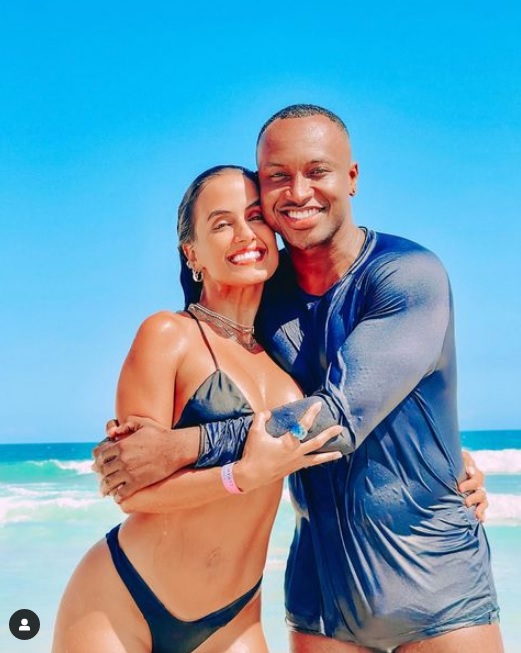 Thiaguinho assume namoro com ex-BBB Carol Peixinho