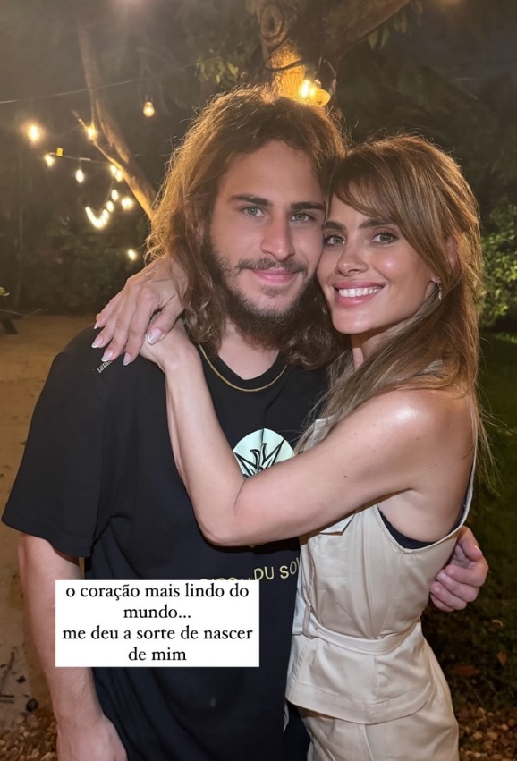 Carolina Dieckmann surpreende com foto rara ao lado do filho, Davi Frota