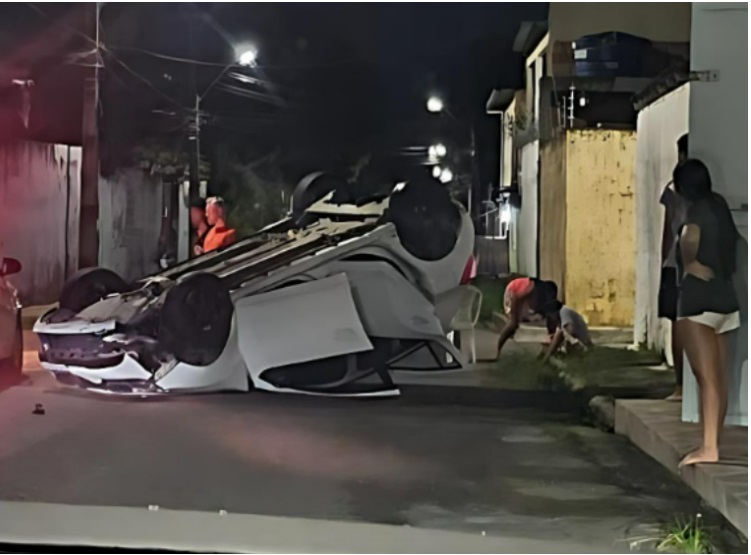 No Natal, motorista capota carro em rua de Manaus