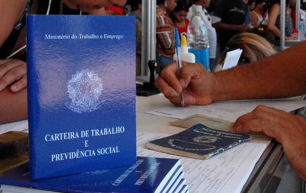 Brasil criou 120,9 mil empregos formais em abril, diz Caged