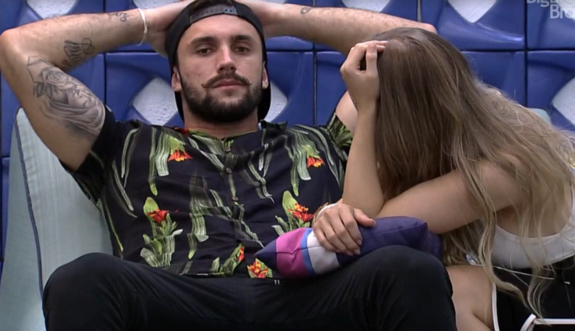 BBB: Carla diz que Gil é falso e se irrita com Arthur por falta de parceria