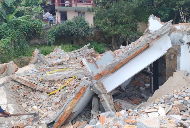 Trabalhador morre durante demolição de casa