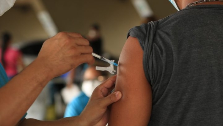 Covid: Vacinação em casas de shows começa neste sábado em Manaus 