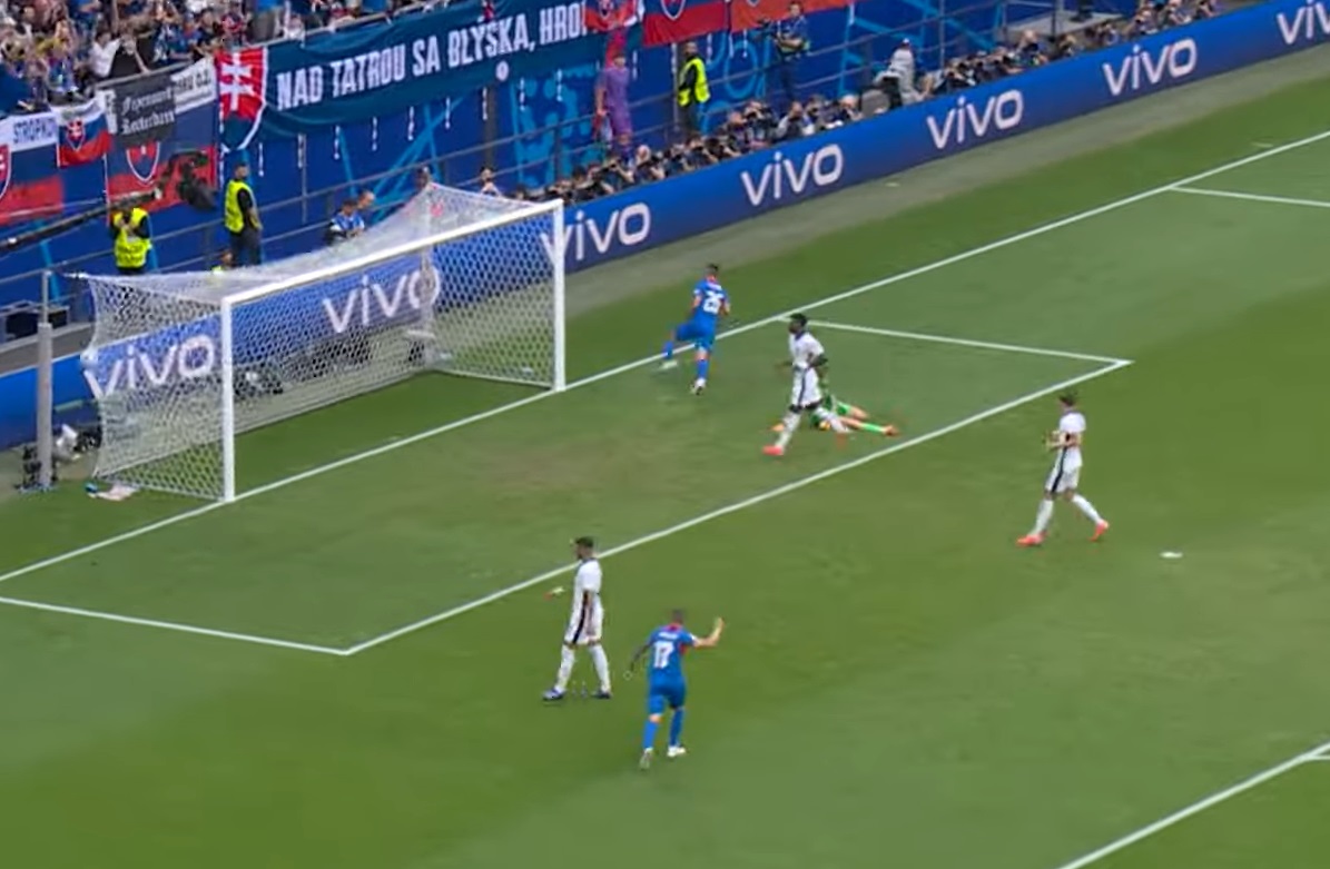 Inglaterra vence Eslováquia na prorrogação; Bellingham marca de bicicleta