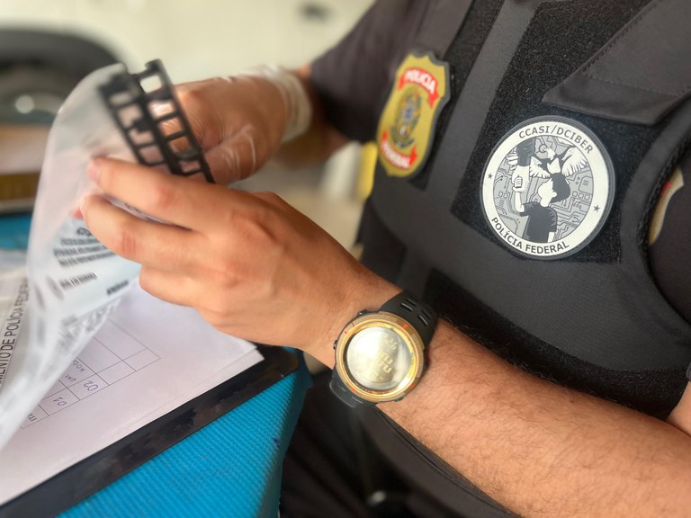 Operação da PF mira suspeito de crimes sexuais contra crianças em Manaus