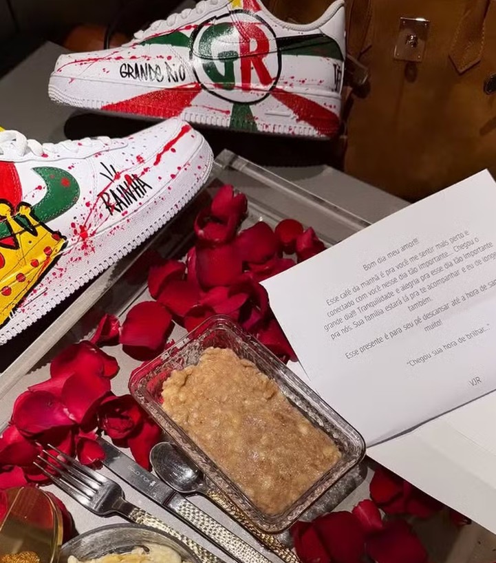 Vini Jr. envia presente especial para Virginia antes do desfile