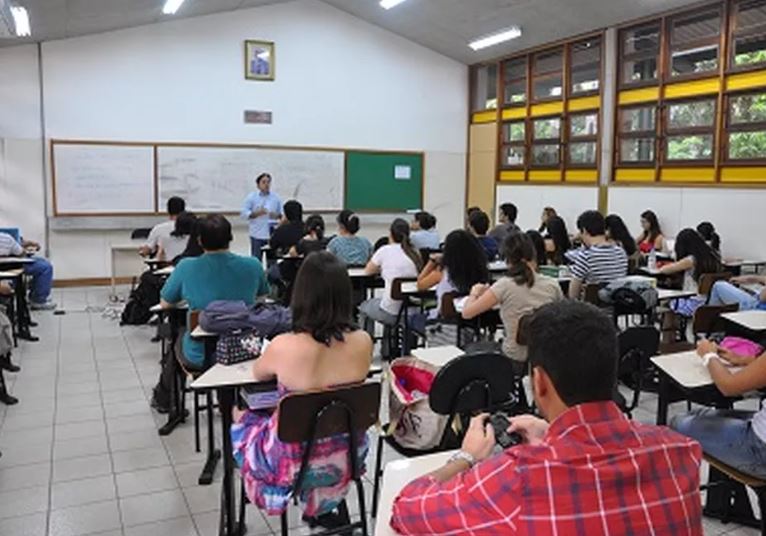 Ufam reajusta bolsas e auxílios para R$ 700 após repasse do Governo Federal