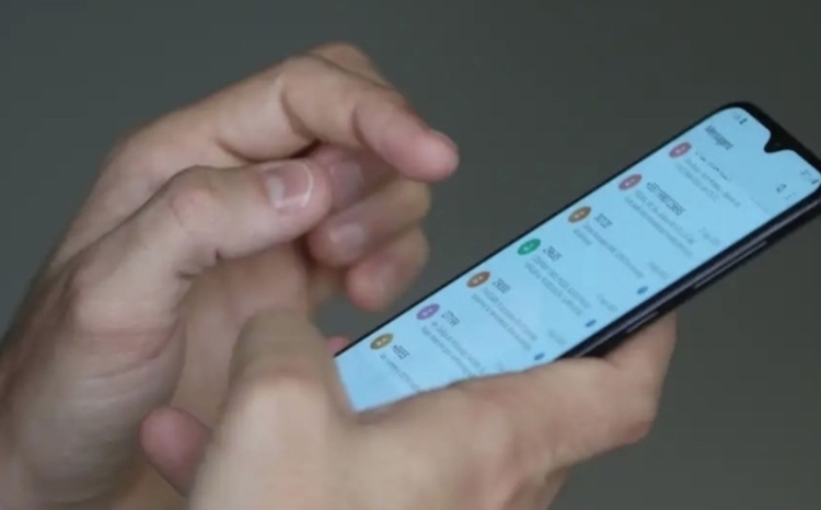 Jovens chamam proibição de celulares na escola de 'micão' e debatem como burlar lei