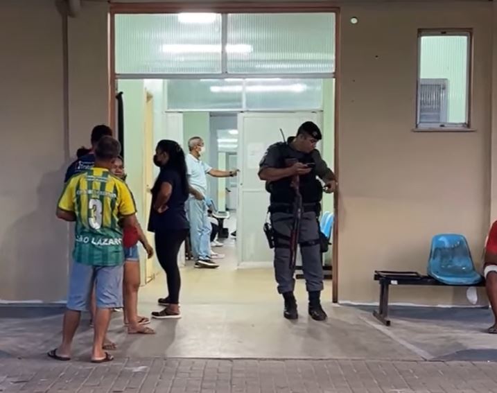 Homem é baleado por pistoleiro enquanto caminhava em rua no Amazonas