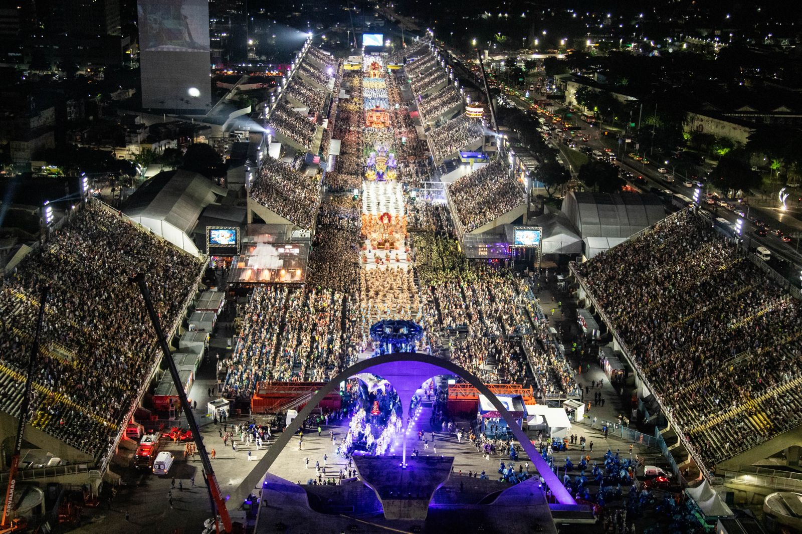 Escola campeã do Carnaval no Rio será anunciada hoje